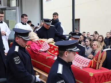 /A/2025/11/Prijenos relikvija/[UŽIVO] Prijenos relikvija bl. Alojzija Stepinca u Krašić (18).JPG